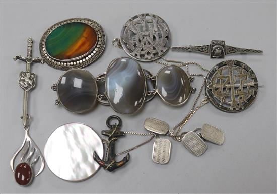 A small quantity of assorted silver jewellery, including Scottish hardstone anchor brooch and a banded agate bracelet.